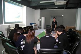 強(qiáng)化服務(wù)意識(shí)，提升商務(wù)能力22